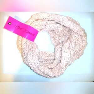 NWT Betsey Johnson Pale Pink Soft Chunky Knit Pearl Infinity Cowl Scarf